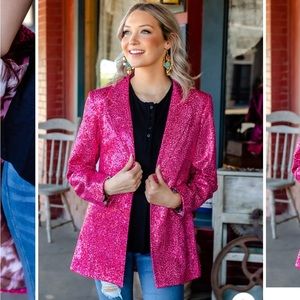 sequined blazer 
Fit: Relaxed
Material: 100% Polyester
Our model is in a small.
